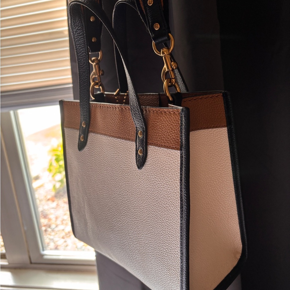 Coach Field Tote 22 - Picture 2 of 4